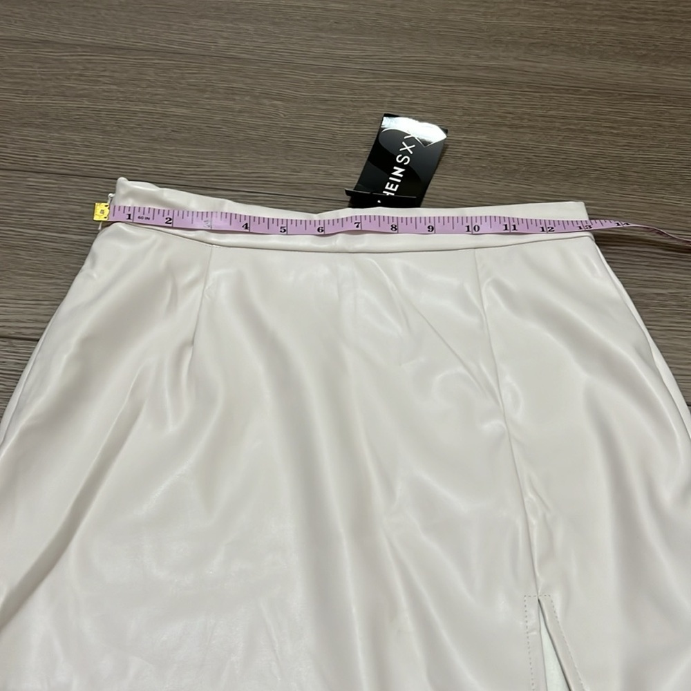 White skirt - Picture 4 of 6